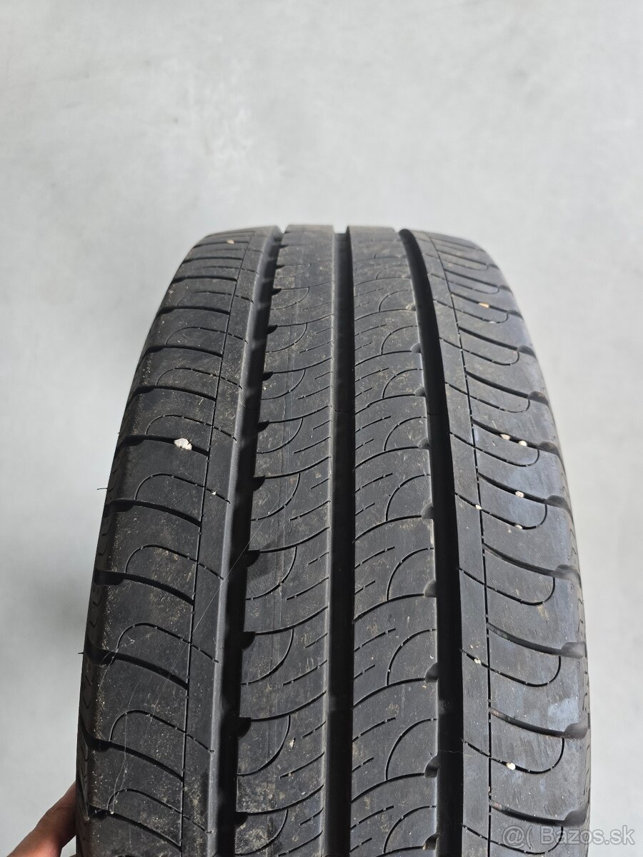 Letné pneu Goodyear Efficient grip cargo 225/55 R17C - 2