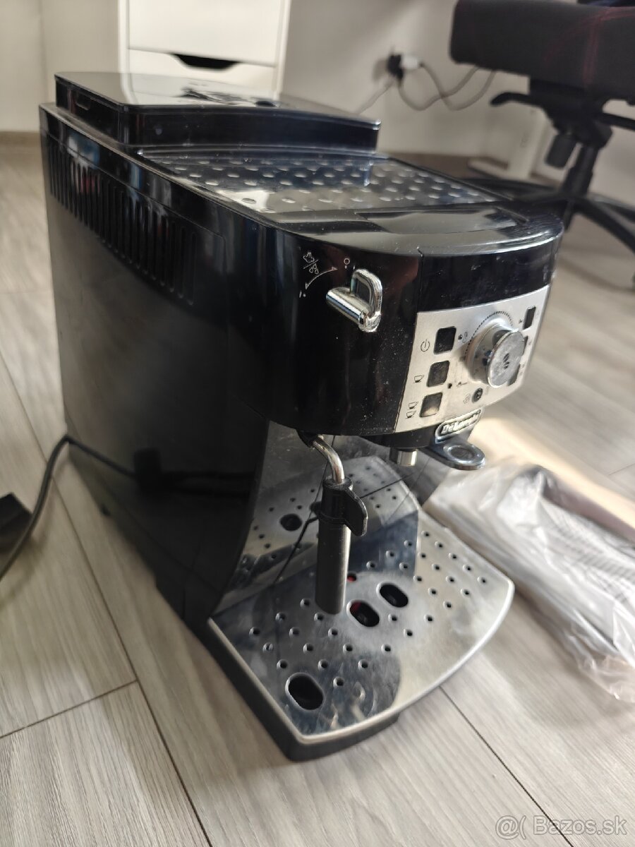 Delonghi Magnifica kávovar - 2