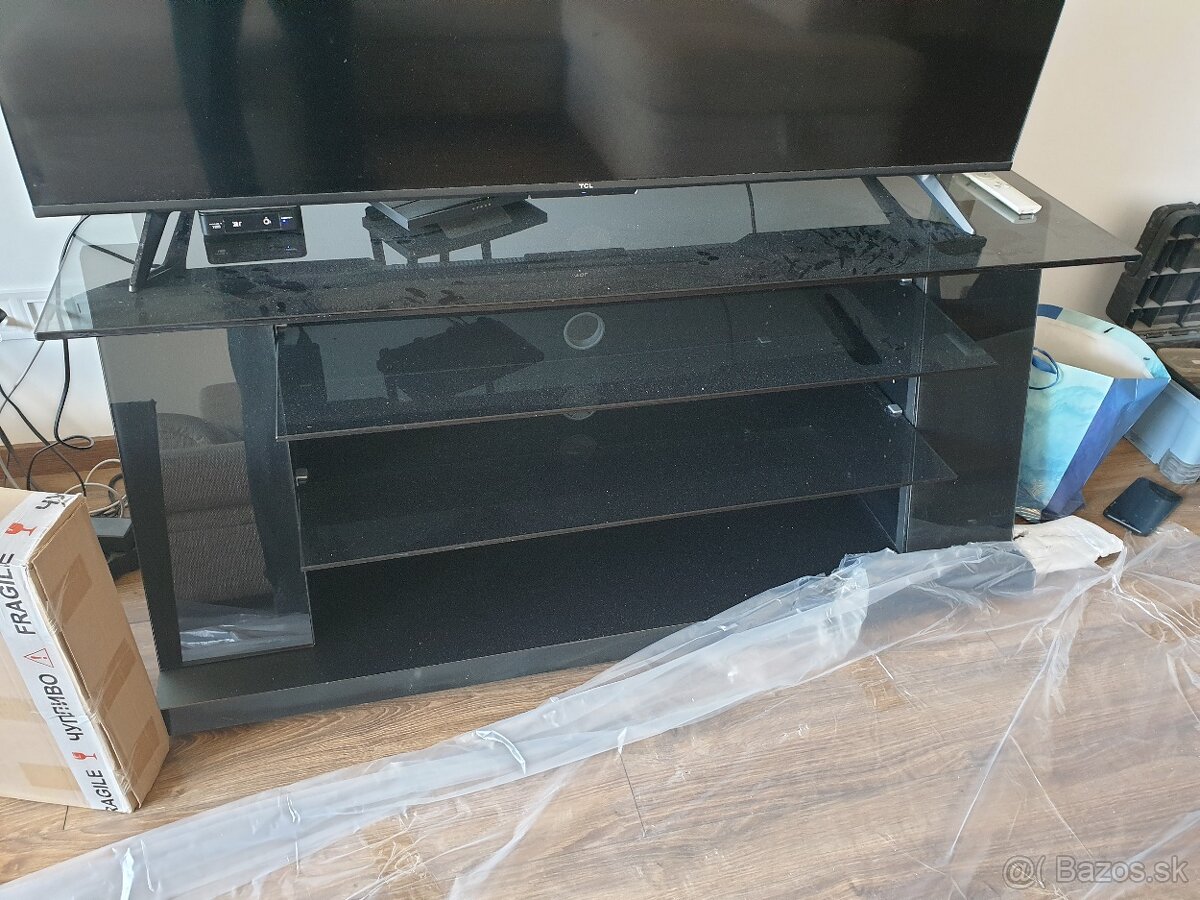 Darujem gauč a TV stolík - 2