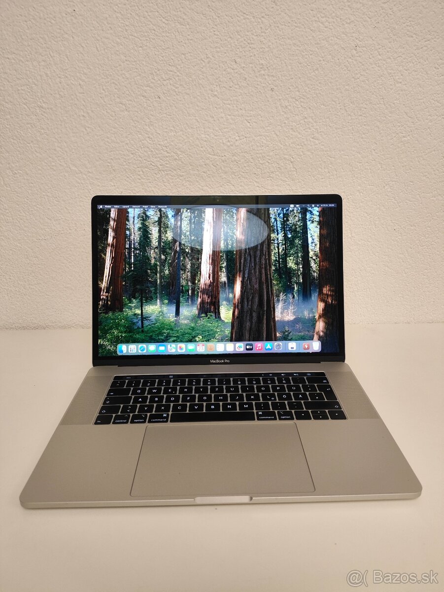 MacBook Pro 15 (2018, A1990) | Intel Core i7 2.2 GHz • 16 GB - 2