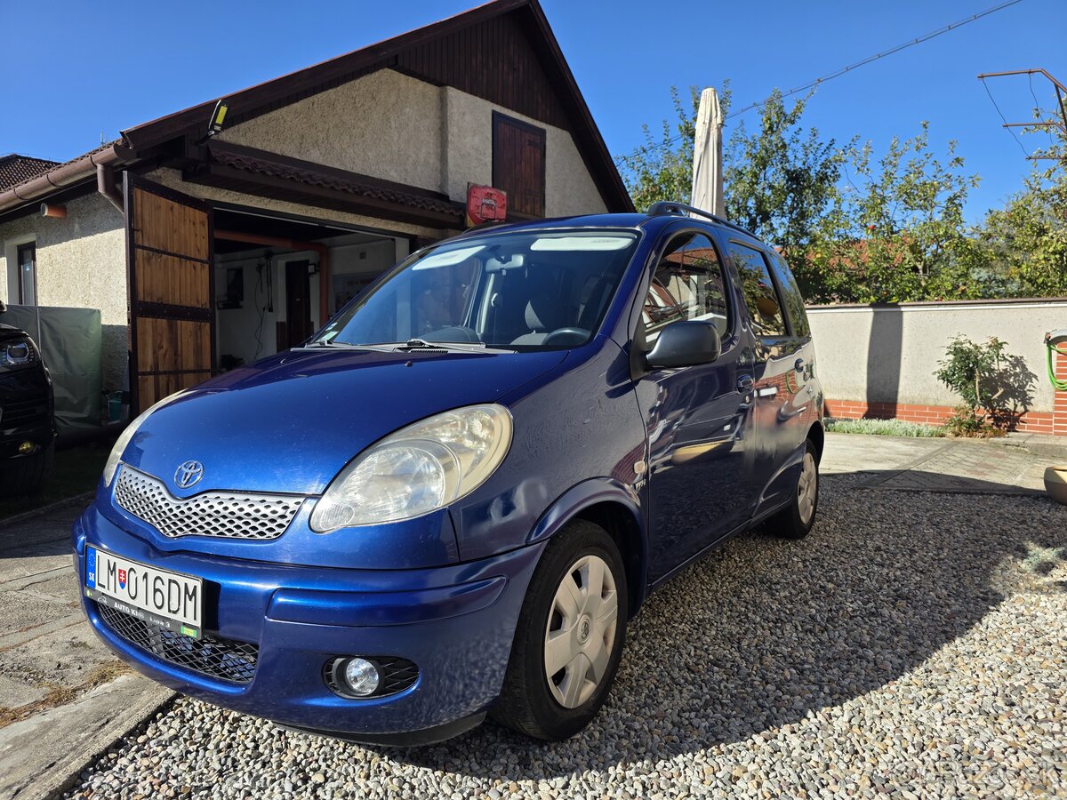 Toyota yaris verso - 2