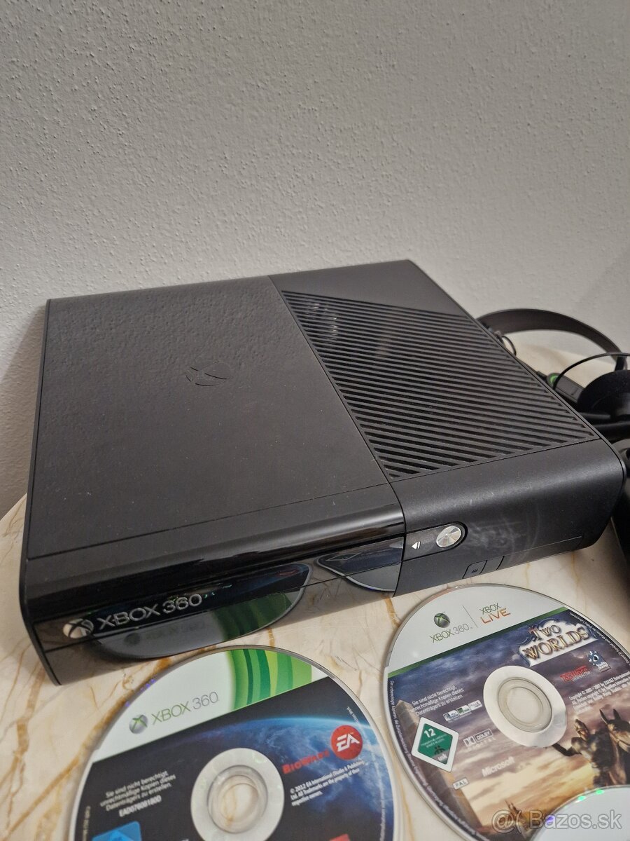 XBOX 360 E 500GB herná konzola + 2x ovládač a 4 hry č.2 - 2