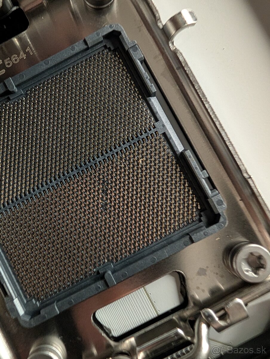 MSI B850 Základná doska s poškodenými pinmi - 2