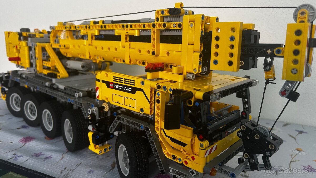 LEGO Technic 42009 Mobile Crane MK II - 2