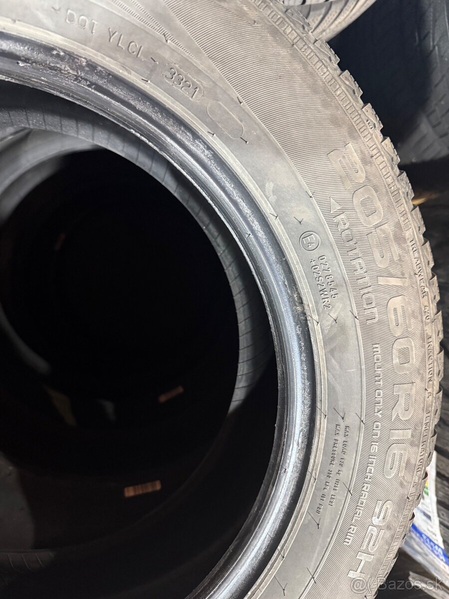 Predám 2ks zimných pneu Nokian 205/60 r16 - 2