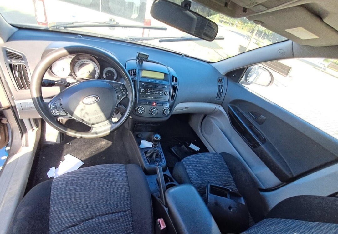 Rozpredám kia ceed , hyundai i30 - 2