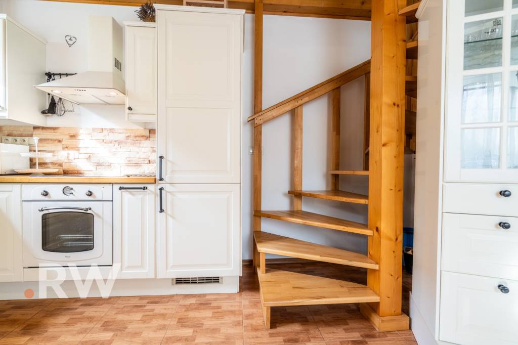 ÚTULNÝ 2 izb. BYT s POZEMKOM a PARKINGOM - Hrachová, Bratisl - 2