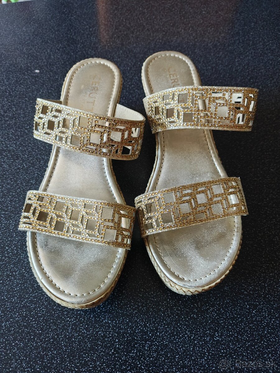 Šľapky na platforme - 2