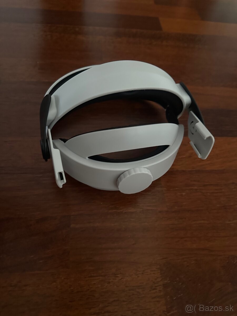Oculus Quest 2 head set - 2