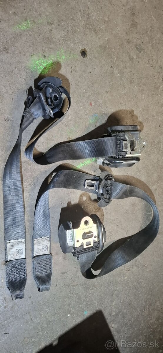 Ľavý a pravý bezpečnostný pás Volkswagen Scirocco 3 - 2