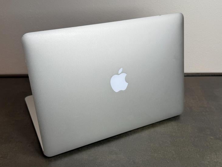 MacBook Air (13-palcový, 2017) - 2