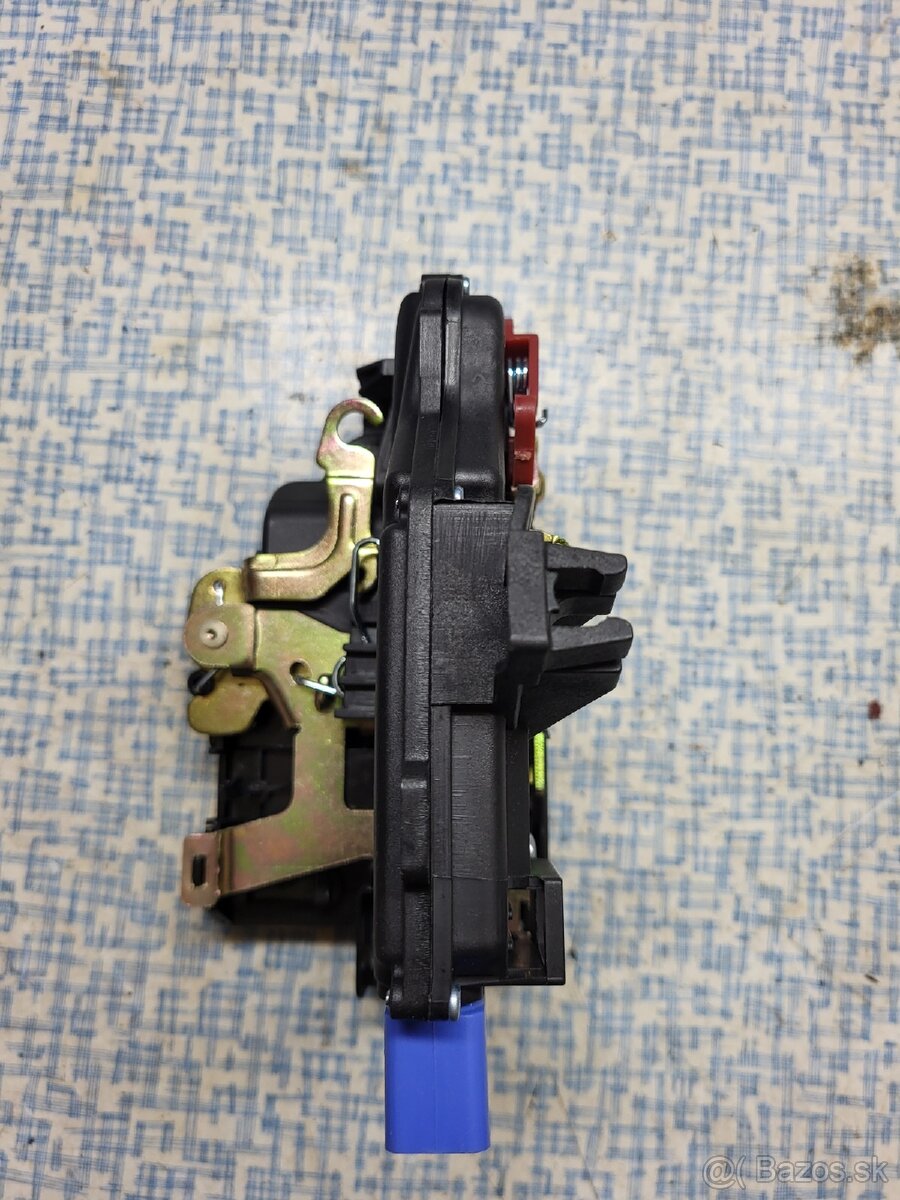Zamok dveri (novy)PP vw golf 5 - 2
