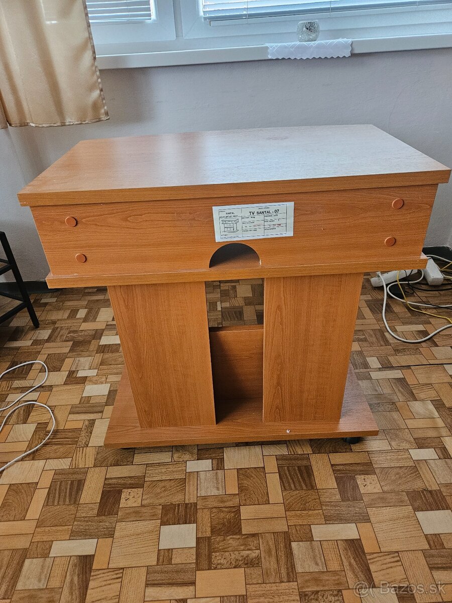 Stolík pod TV - 2