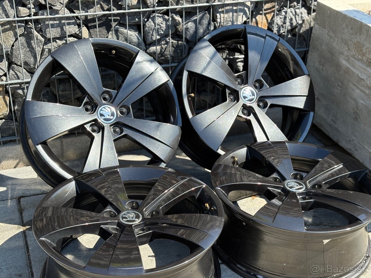 5x112 r17 Triton Superb 3 Black - 2
