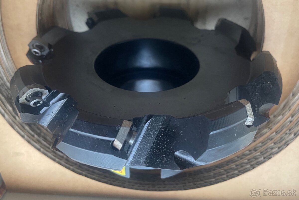 predam frezu Sandvik R245 - 2