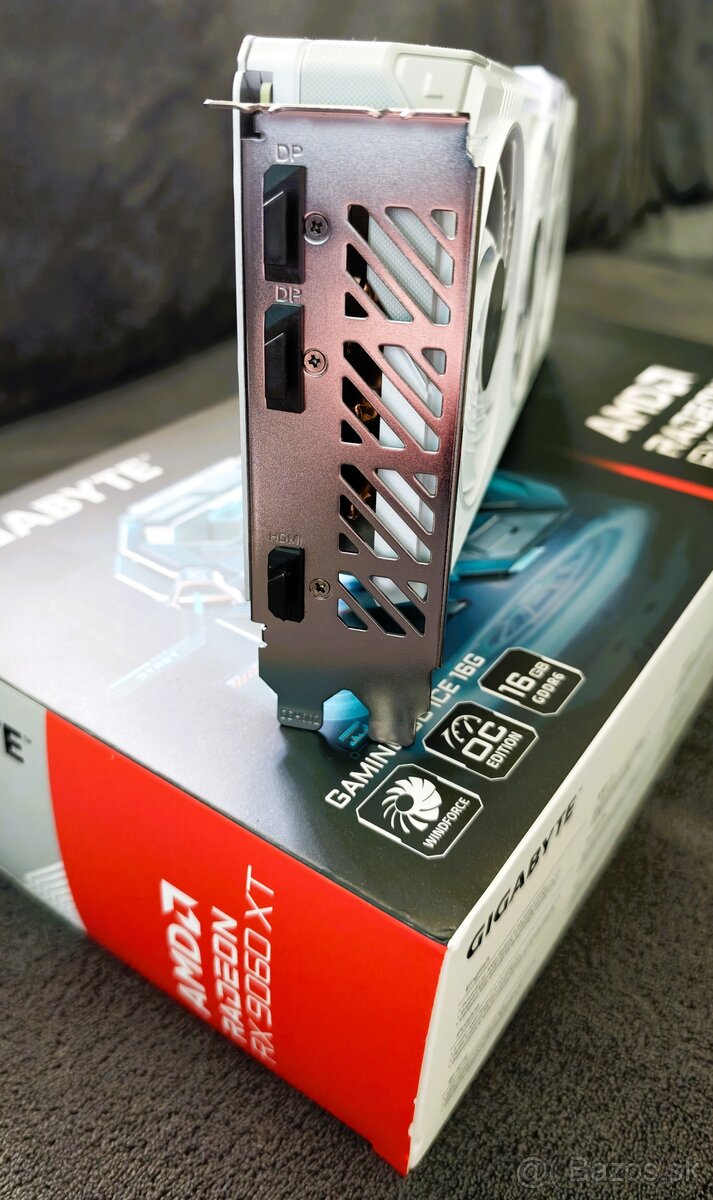 GIGABYTE Radeon RX 9060 XT GAMING OC ICE 16G - nová - 2