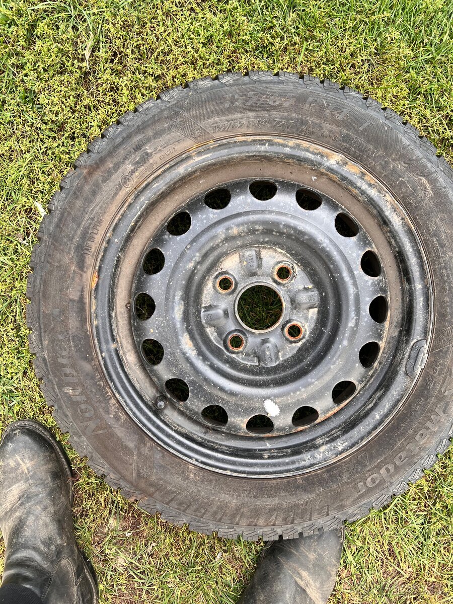 Zimne pneu dva ks 155,65,R14 - 2