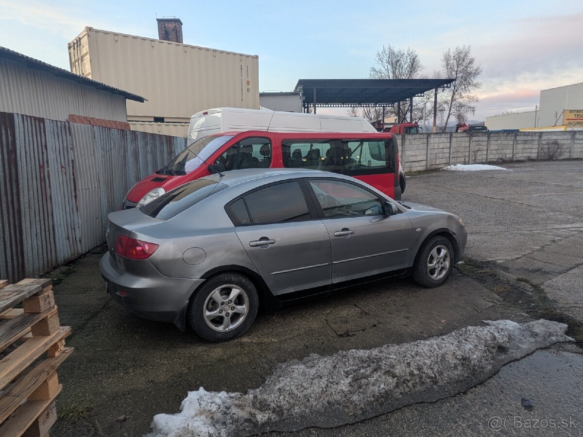 Predám mazdu 3 1.6 77kw benzín 2004 - 2