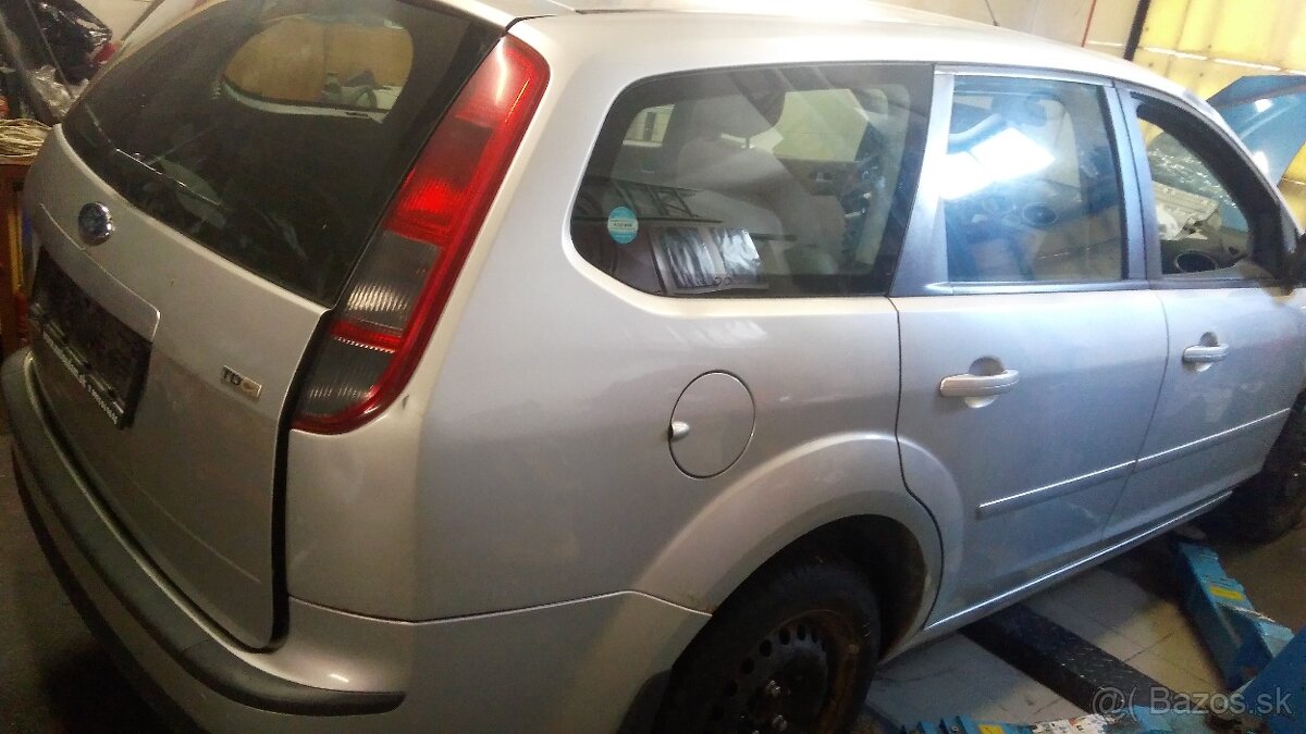 Ford FOCUS kombi Mk2 zadné svetlo - 2