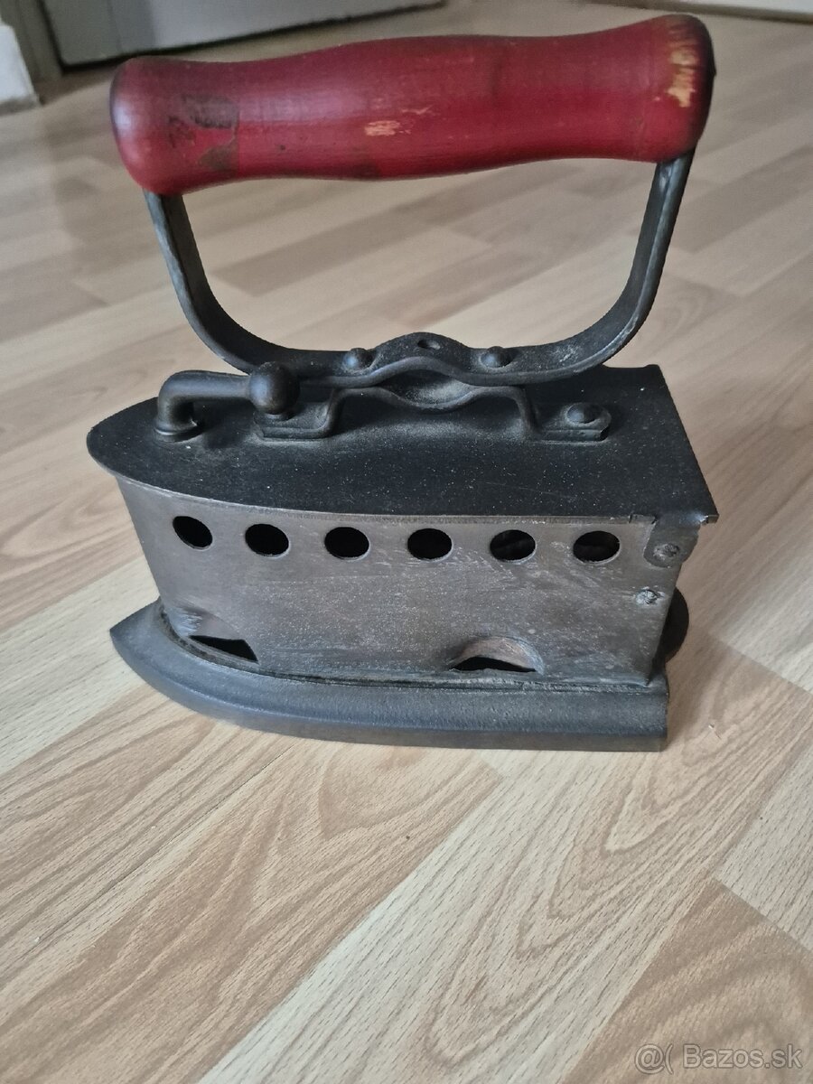 STAROŽITNÁ ŽEHLIČKA - 2