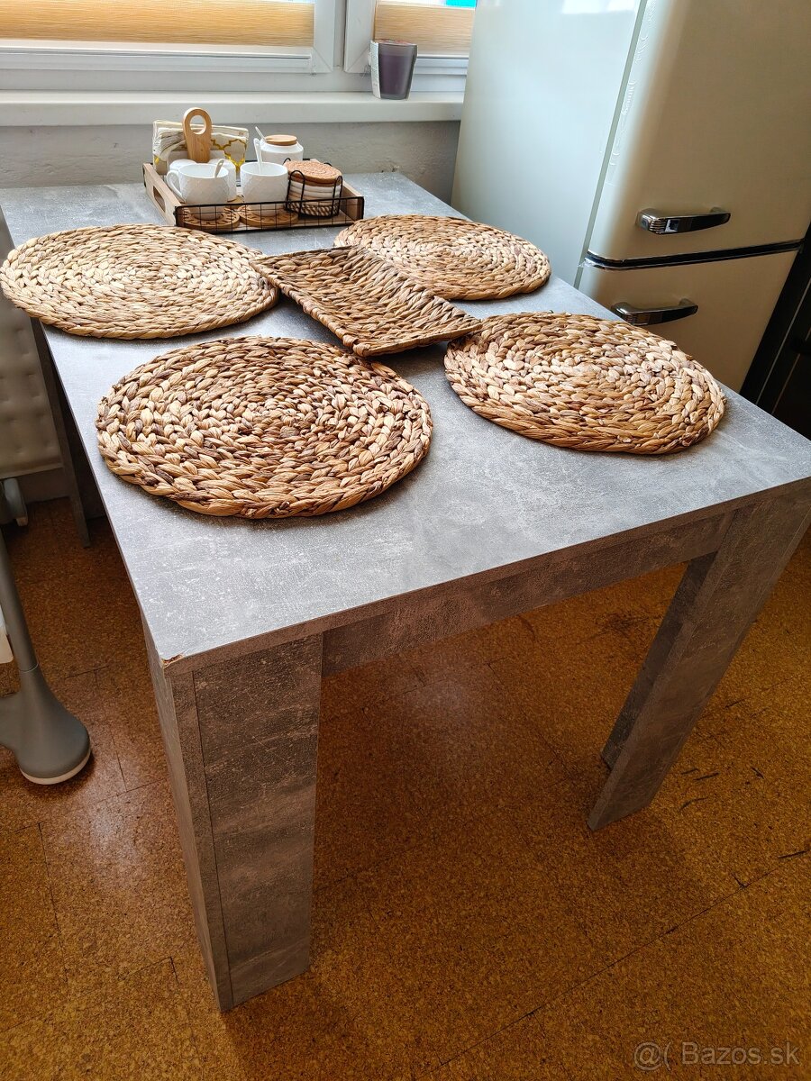 Jedálenský stôl - 2