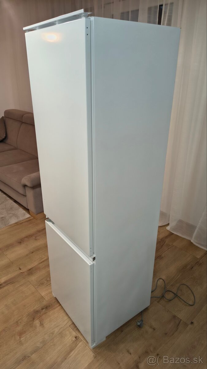 VSTAVANÁ CHLADNIČKA Philko - 2