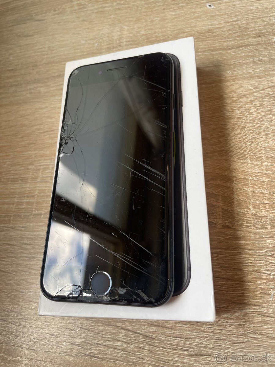 Iphone se prasknuty, funkčny - 2