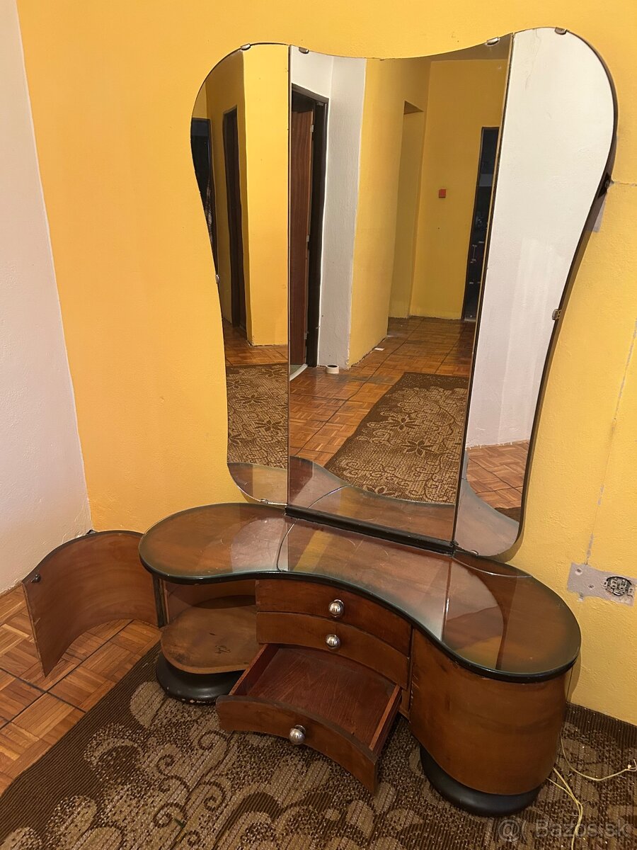 Toaletný stolík - 2