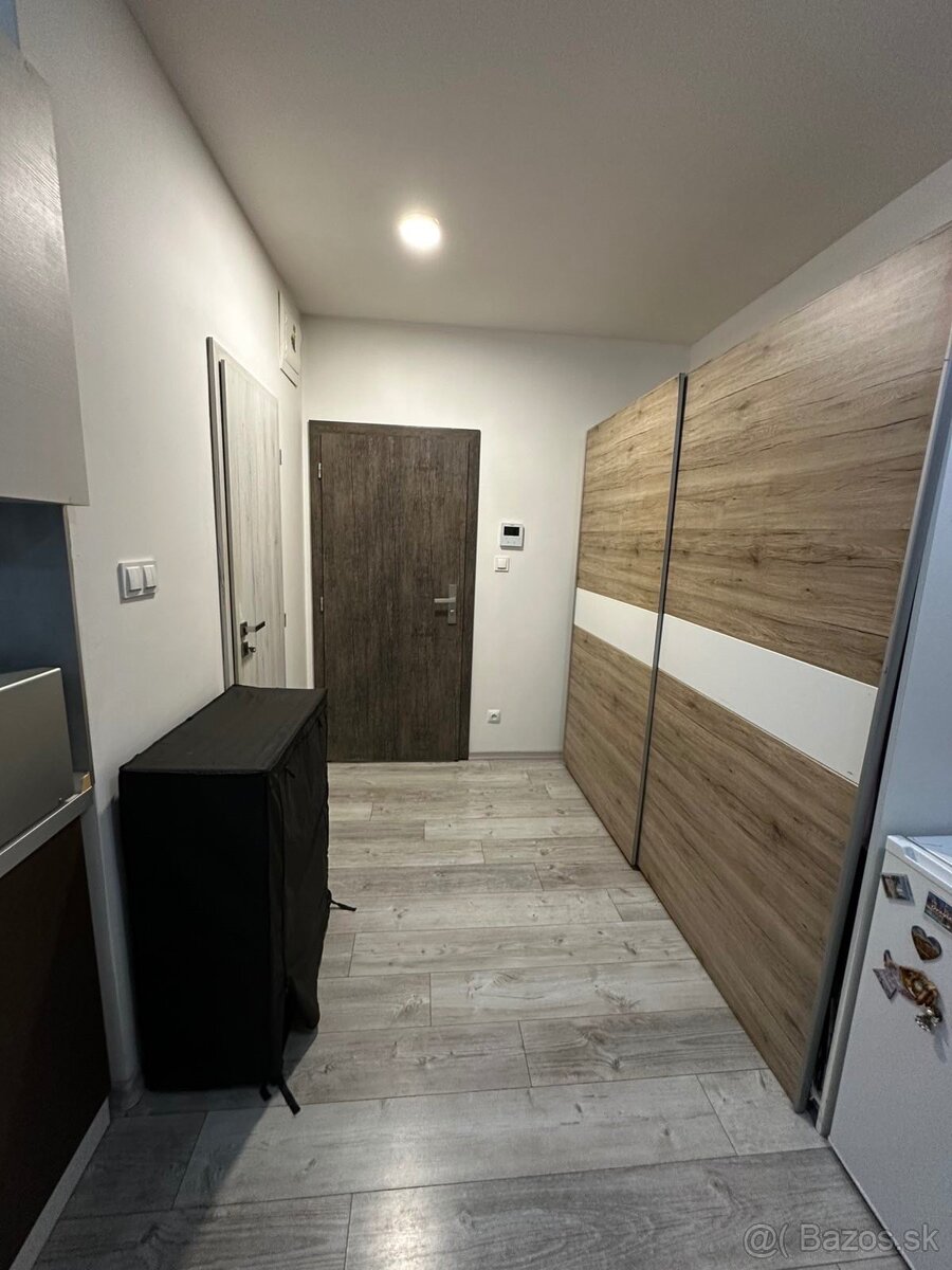 Dám do prenájmu 1.5 izbový byt komplet zariadený s balkónom - 2