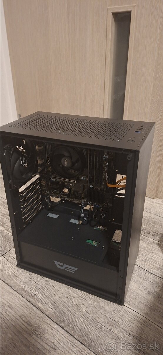Herný / Kancelársky Počítač PC, Ryzen 2400G, 16gb ram - 2