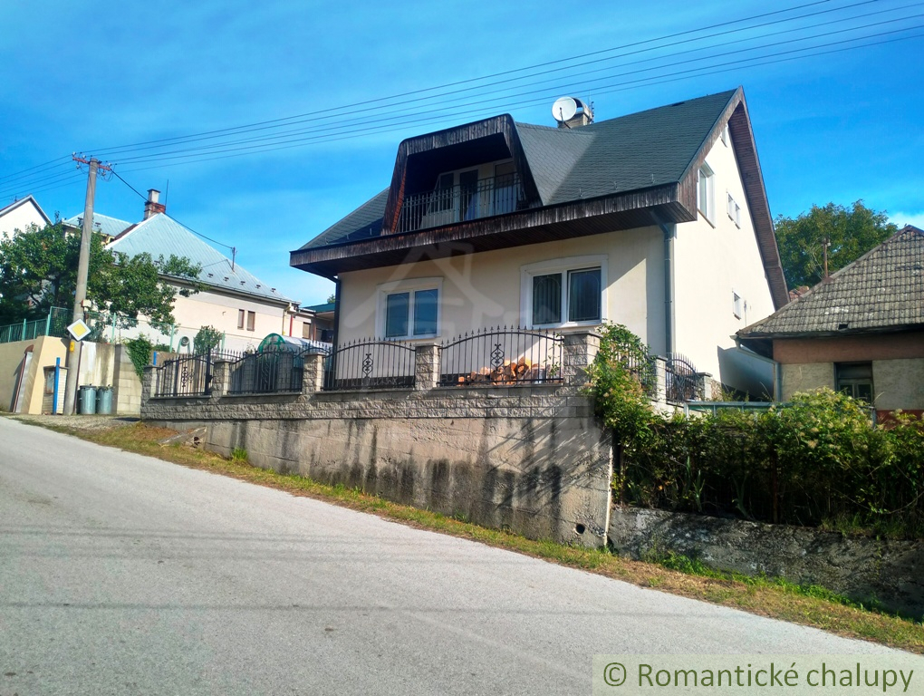 Veľký pekný dom v malebnej obci Nová Lehota na predaj - 2