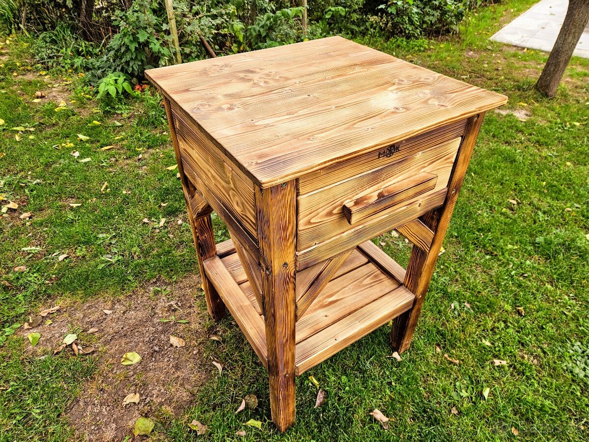 Obslužný stolík zo smrekového dreva - 2