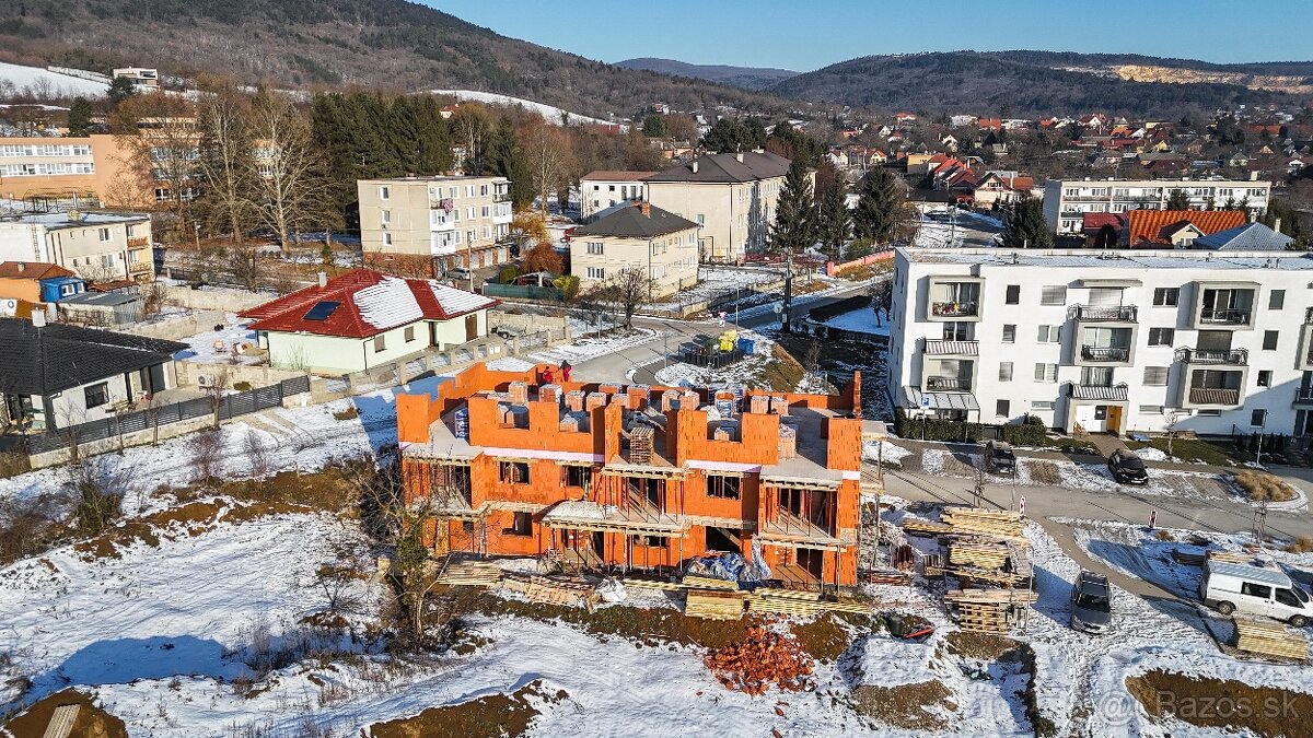 BYTY - PROJEKT HRADNÉ POLE - Čachtice - 2