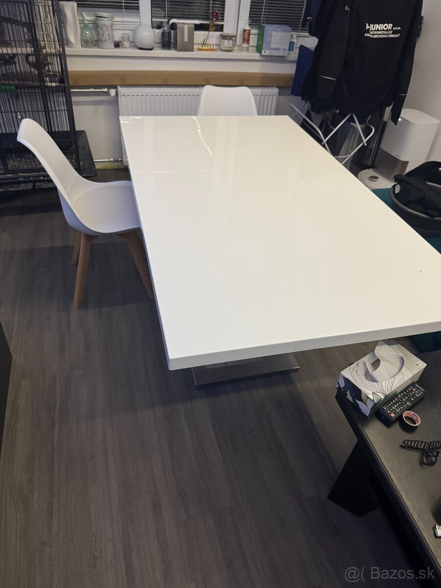 Predám jedálenský set (stôl + 4 stoličky) - 2