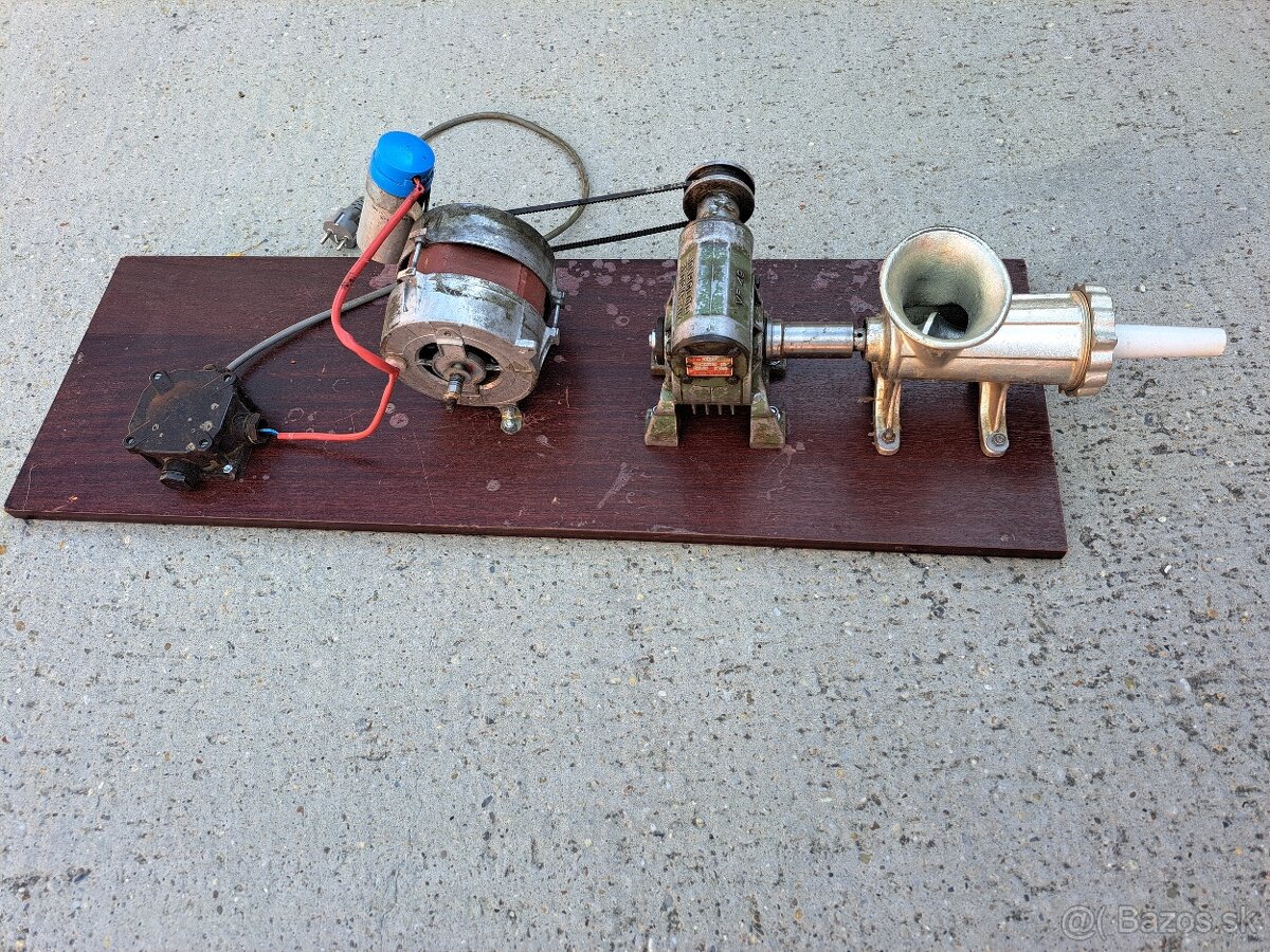 Mlynček s prevodovkou a motorom - 2