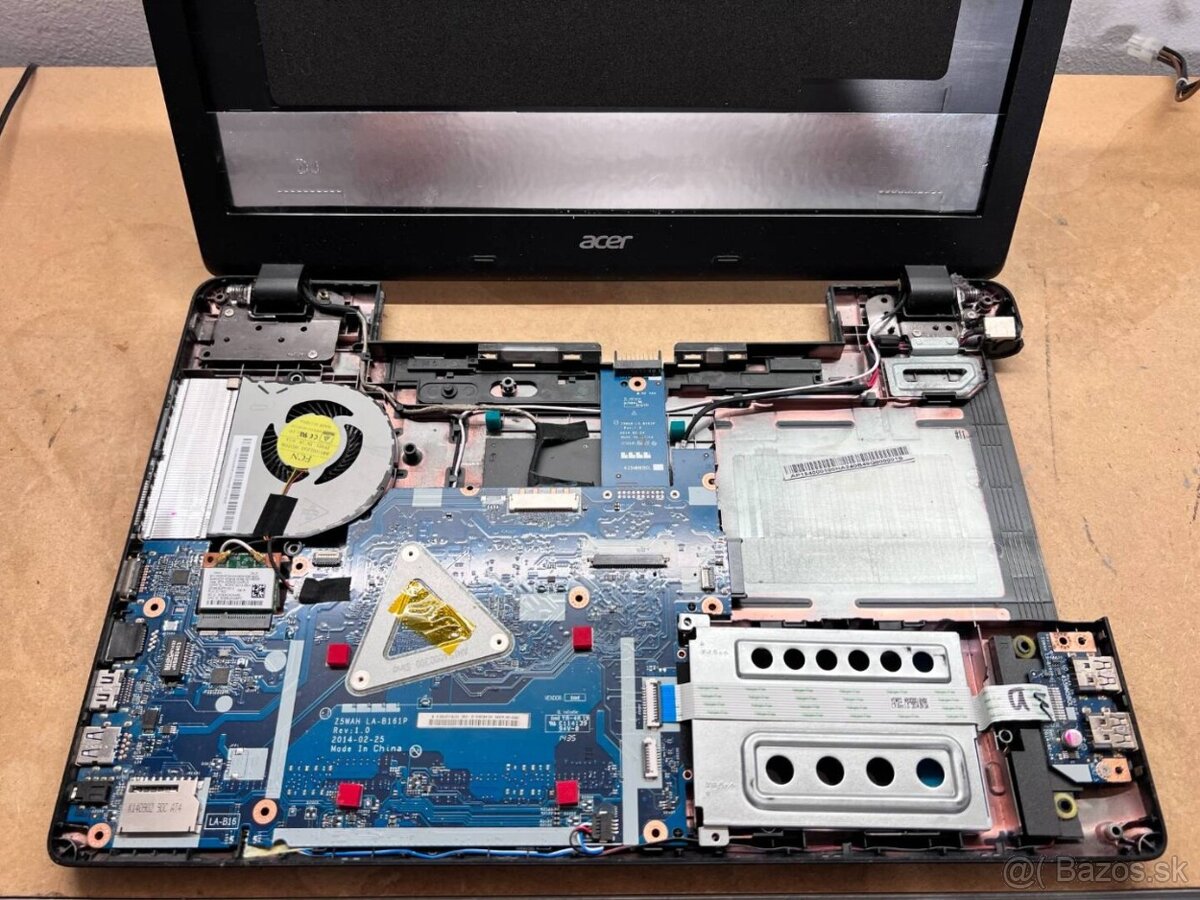 Predám pokazený notebook na náhradné diely zn.Acer E5-571 - 2