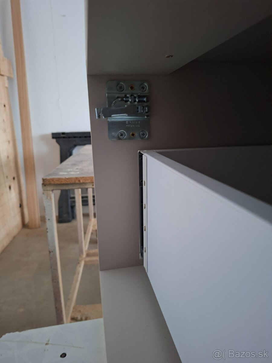 Skrinka pod tv - 2