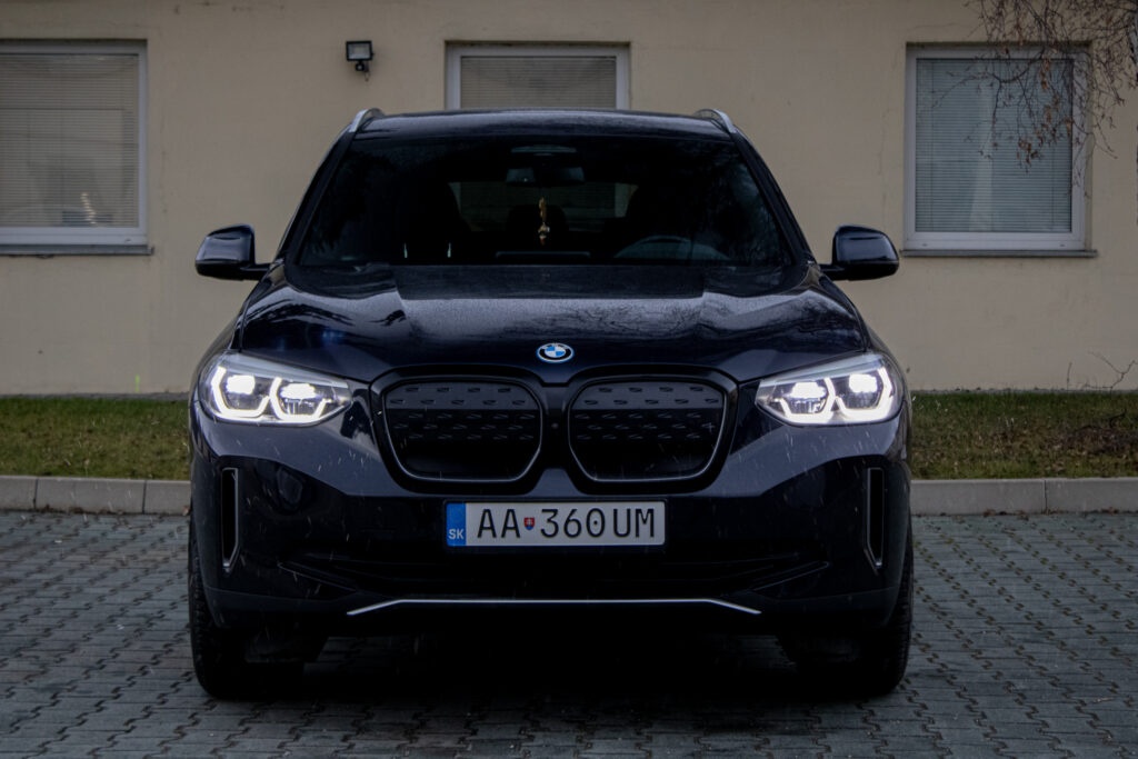 BMW iX3 Panoráma 210kW Harman Kardon - 2