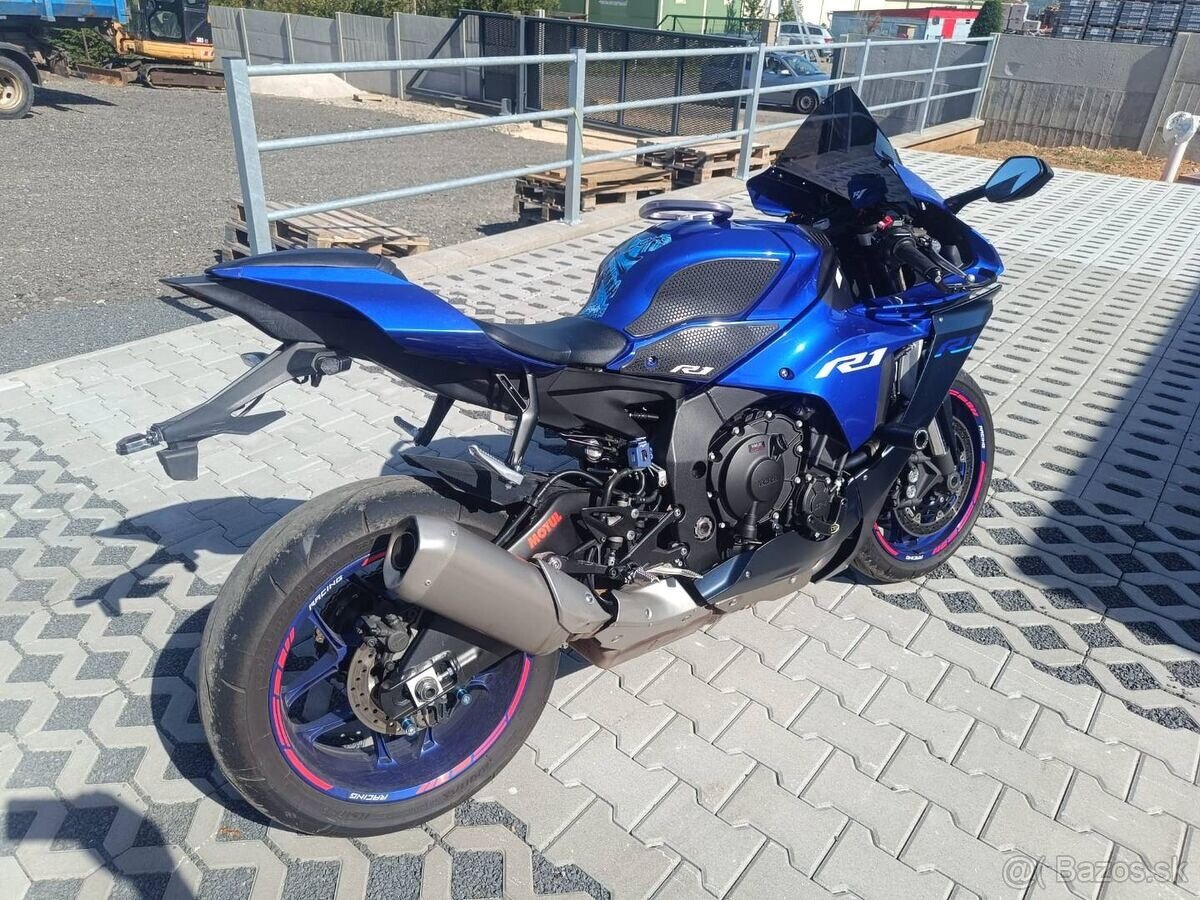 Yamaha R1 - 2