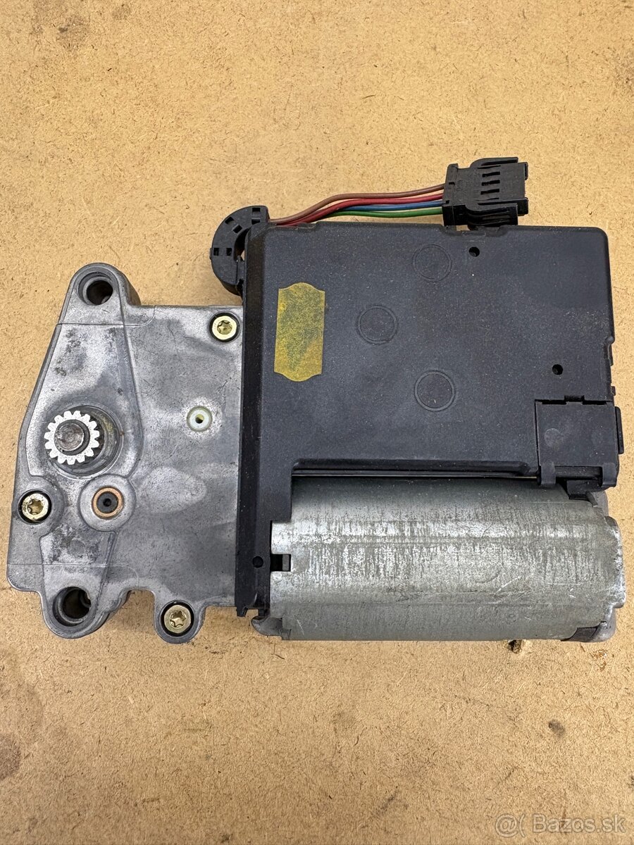 Motor na strešné okno – Audi 80 - 2