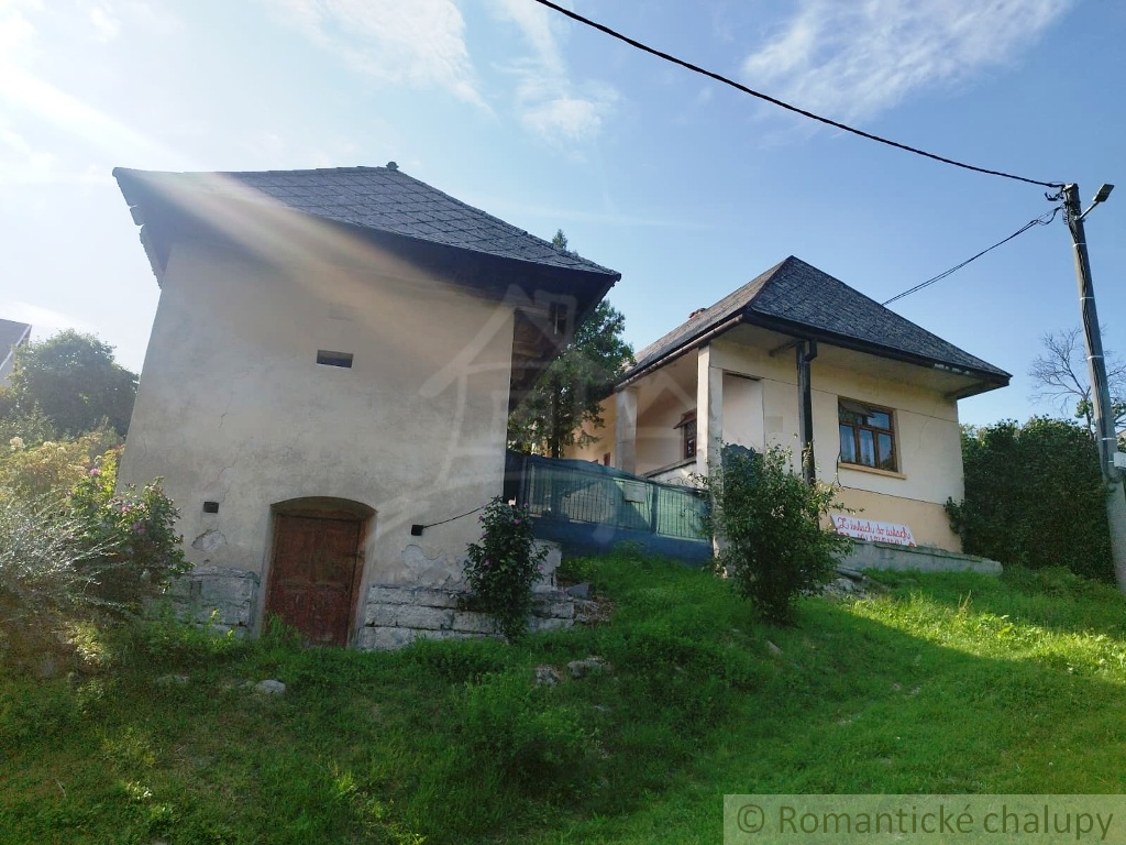 Z časti rekonštruovaný gazdovský dom v obci Hrušov - 2