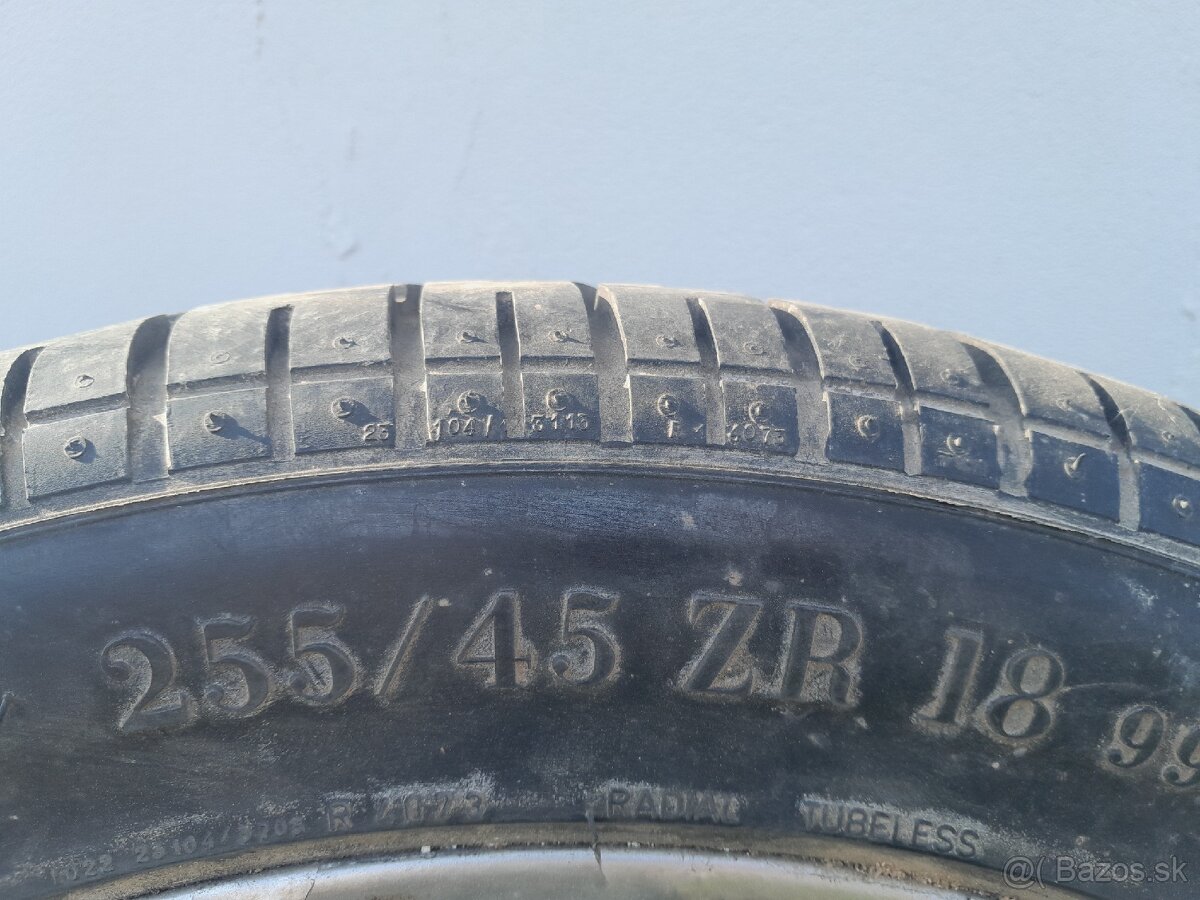 255/45/18 - 2