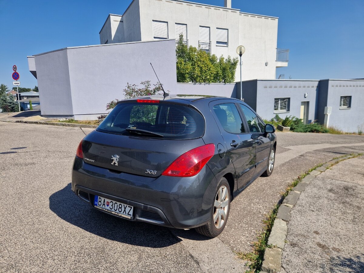 Peugeot 308 hatchback benzín 1,6 rok 2010 - 2
