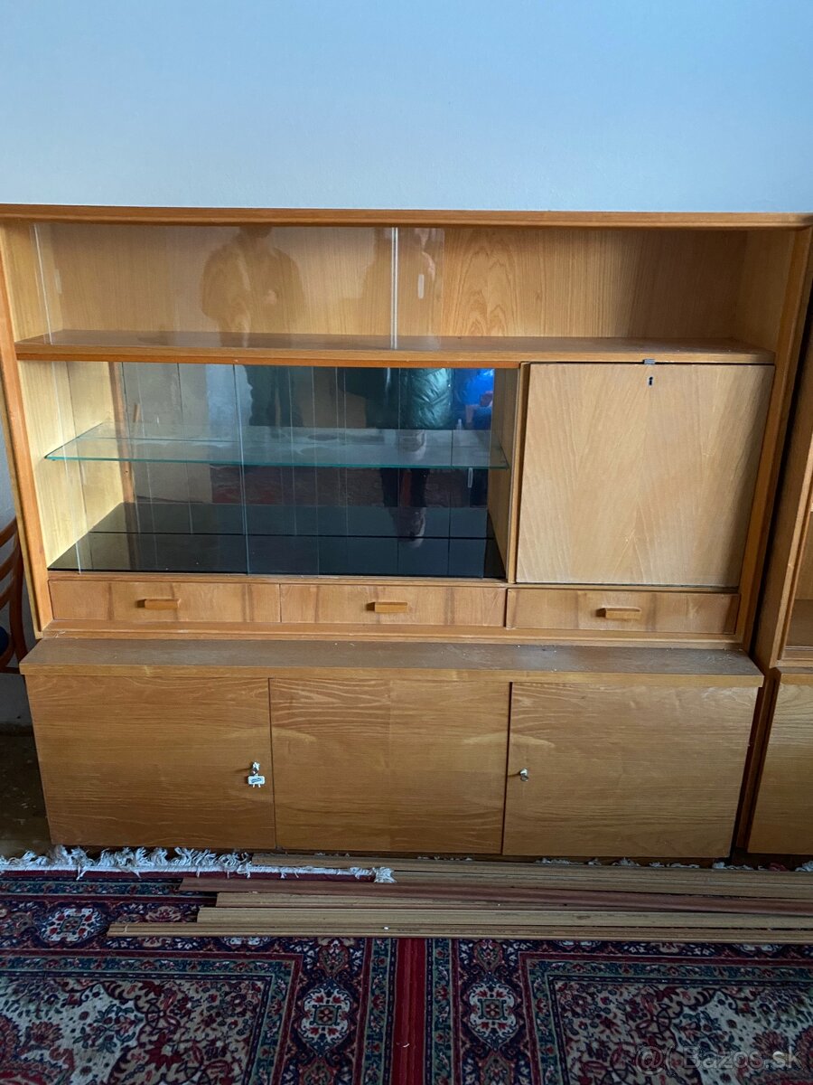 Starsia obyvacia stena - 2