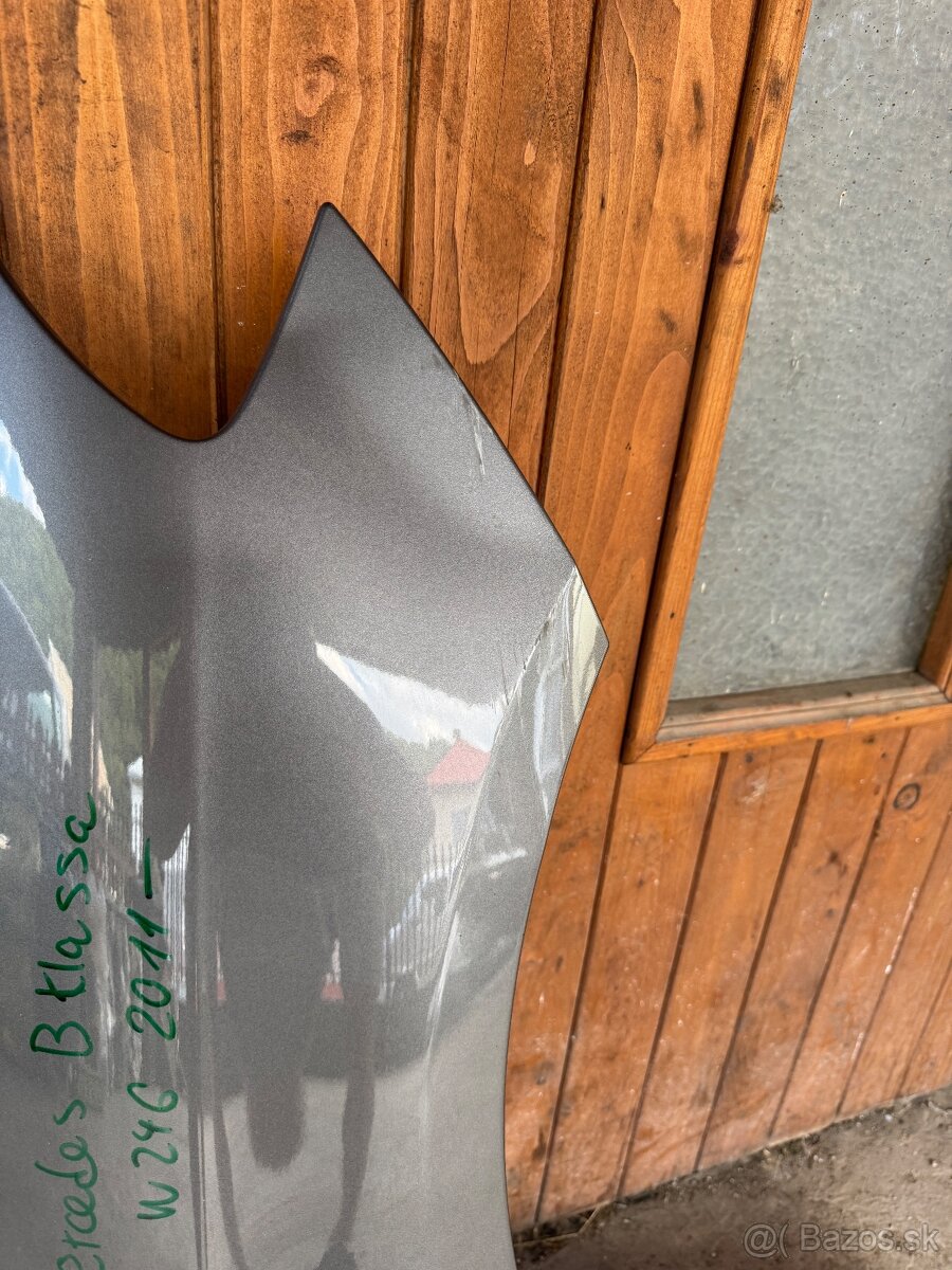 Mercedes B klassa w246 2011- pravý blatník - 2