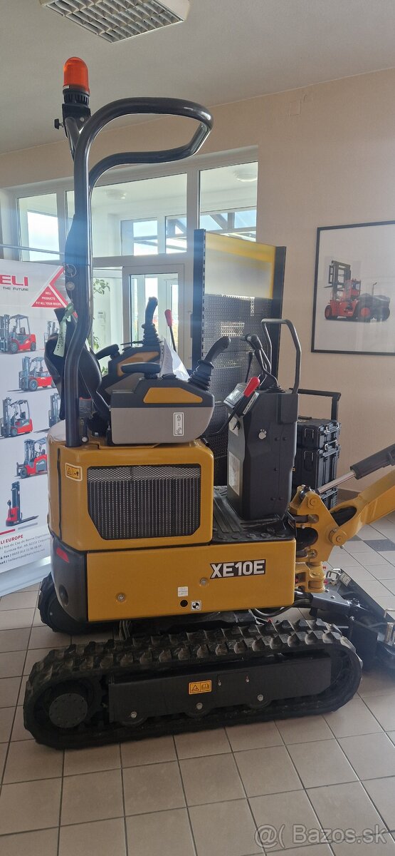 Mini rýpadlo s gumenými pásmy XCMG XE10E - 2