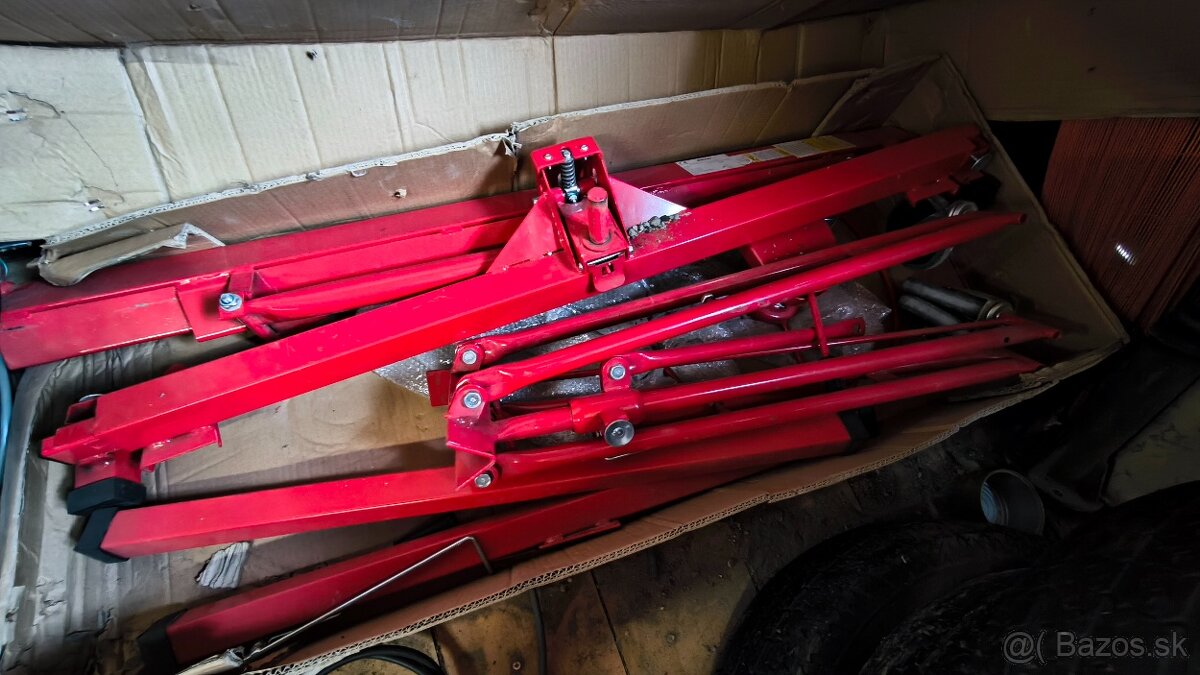 Zdvihák na sadrokartón - 2