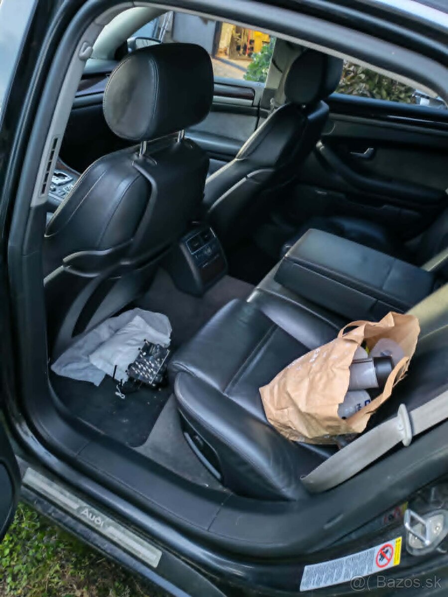 Audi A8 D3 4.2 V8 benzín - 2