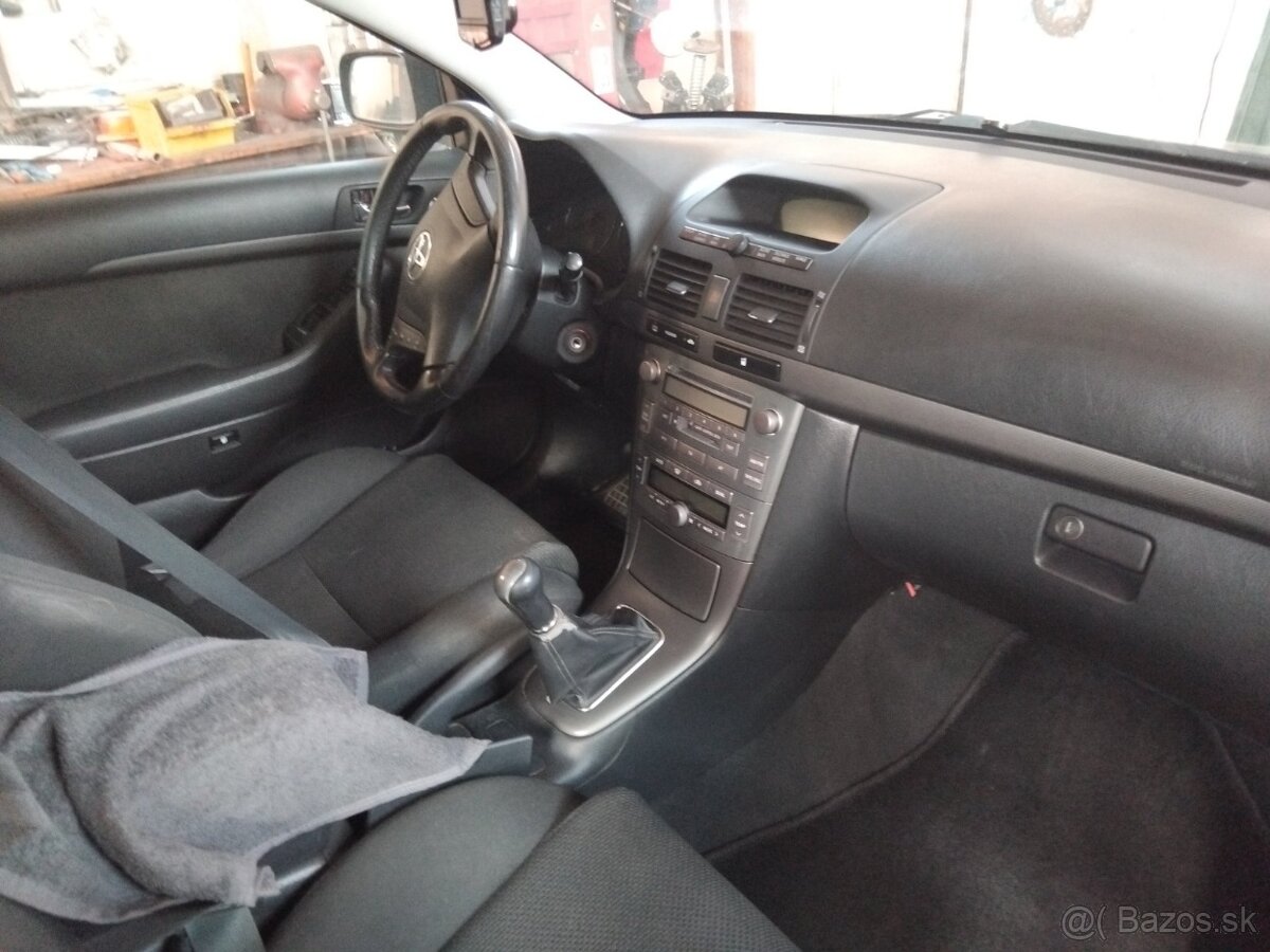 Toyota Avensis - 2