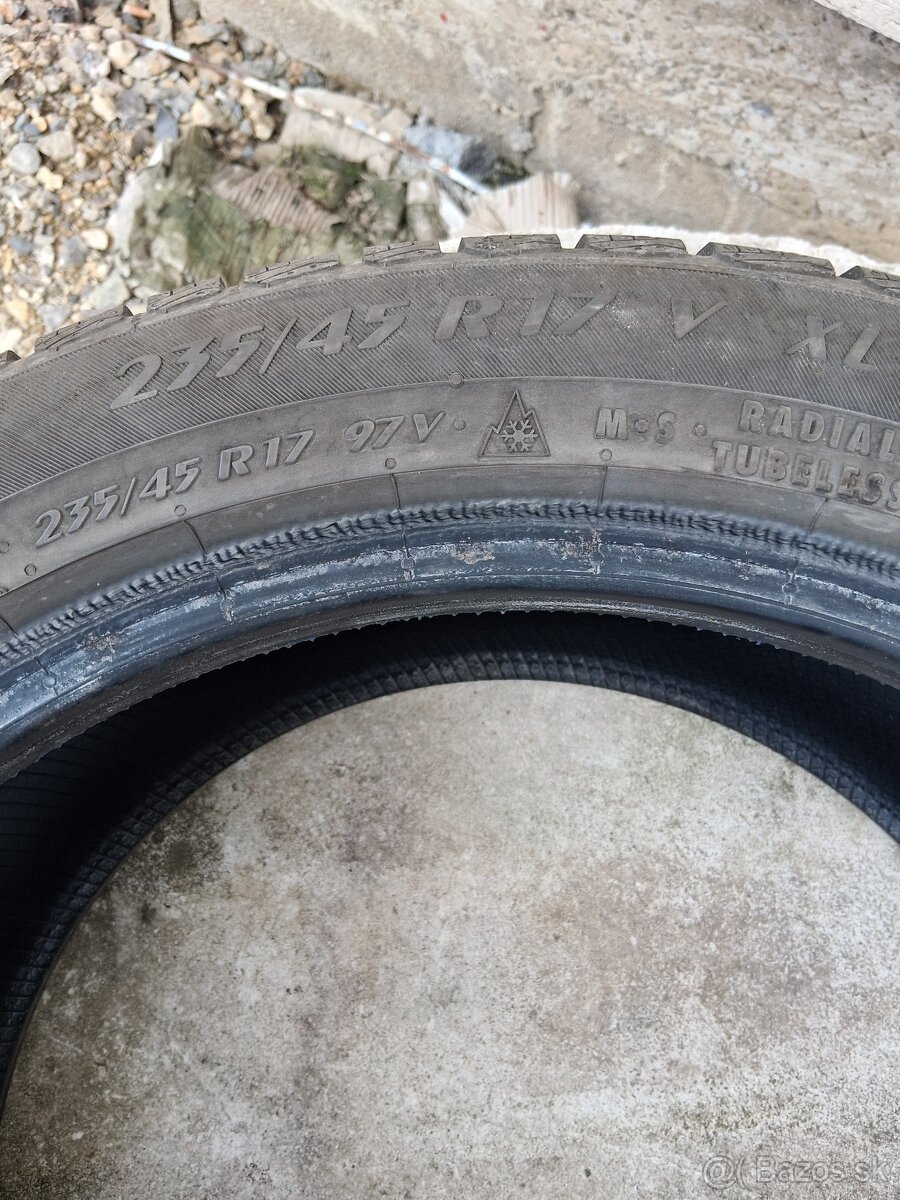 zimné pneumatiky 235/45 R17 - 2